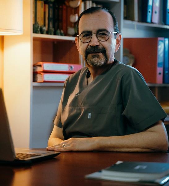 Surgeon M.D. Serhat VAPURLUOĞLU Kulak Burun Boğaz Uzmanı